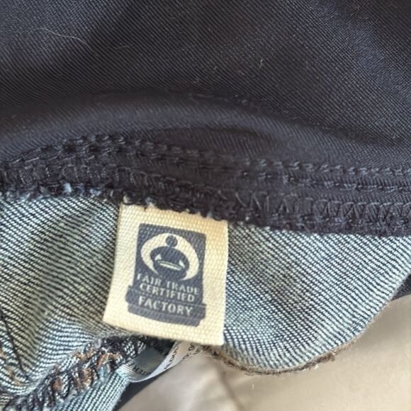 Isabel Maternity By Ingrid & Isabel Bermuda Shorts Size 6/28 Denim & Cotton Blen - Picture 3 of 8